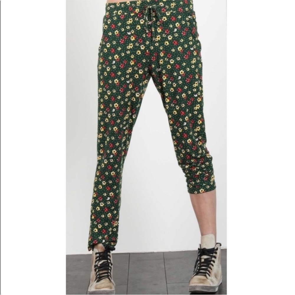6🌸 Olive floral knit print pants